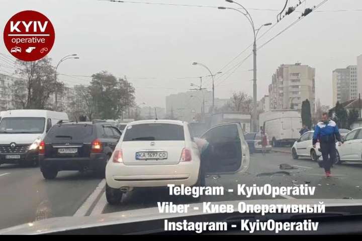 У Києві не поділили дорогу два BMW і Fiat (відео)