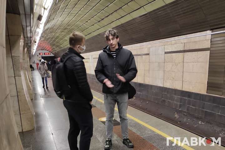 Другий день жорсткого карантину. Як діють обмеження в київському метро (фото)