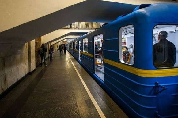 Через футбол метро і наземний транспорт Києва працюватимуть довше