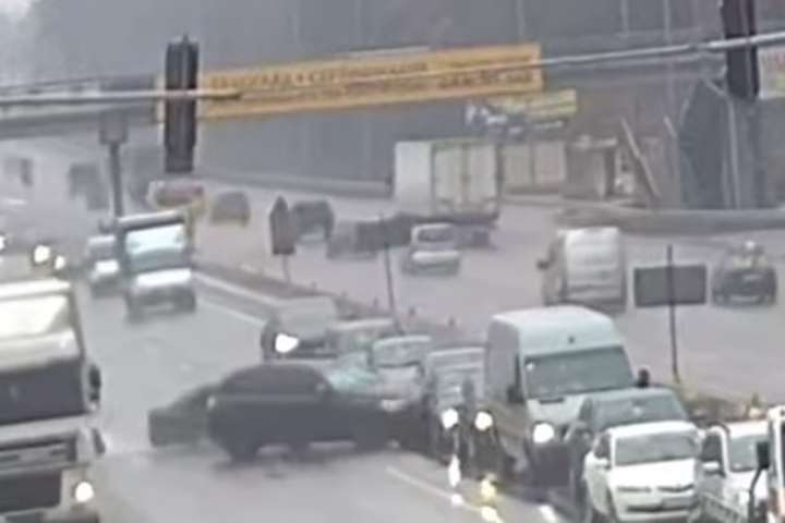З’явилося відео моменту масштабної ДТП на трасі Київ–Одеса