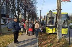 Маршрутний автобус №47а у Львові потрапив у аварію