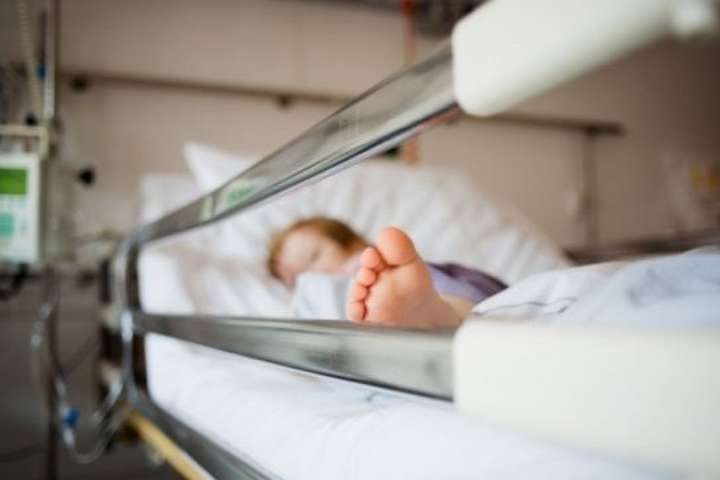 У закарпатської школярки паралізувало ногу, наразі дитина перебуває в інфекційній лікарні - На Закарпатті знову підтвердили поліомієліт: у невакцинованої дитини параліч