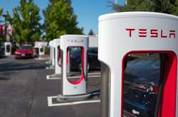 Tesla відкриє заправки для всіх електромобілів