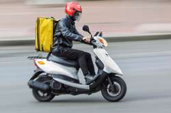 У Києві кур’єр доставки у перший день роботи продав мопед