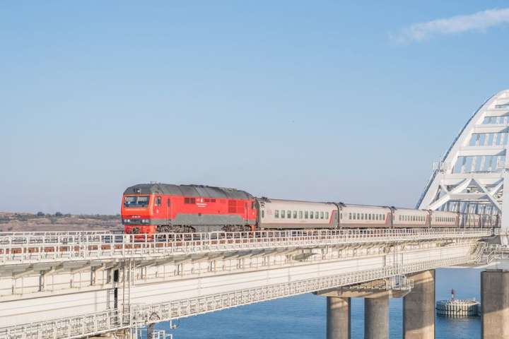 Два роки поїзди «Таврія» возять росіян до Криму. Санкції відсутні