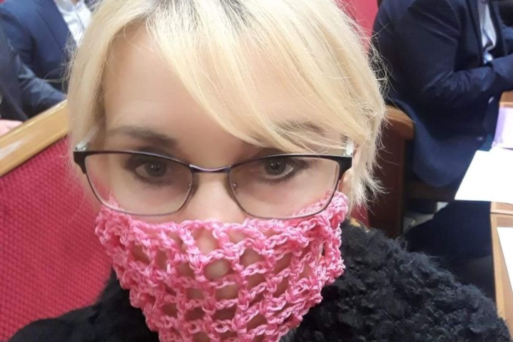 Нардепка від «Слуги народу» підтримала антивакцинаторів, які вийшли під парламент
