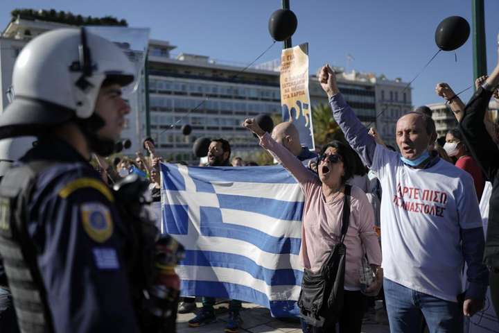 Грецькі медики вийшли на протест через обов'язкову Covid-вакцинацію (фото)