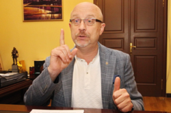  1 ноября Резников подал заявление на увольнение с должности вице-премьер-министр Украины – министра по вопросам реинтеграции временно оккупированных территорий Украины 