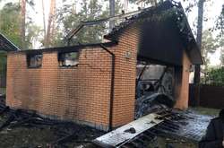 Палії знищили гараж та автівки