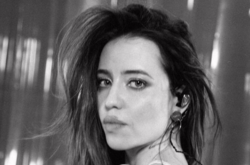 Пустилась во все тяжкие. Дорофеева в стрингах устроила горячие танцы (видео)