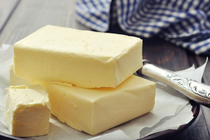 Граждан предупредили о фальсифицированном масле и сыре: что известно 