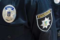 Поліція затримала банду, яка грабувала людей за допомогою крапель для очей (відео)