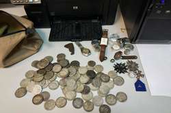 Чоловік намагався вивезти з України понад сотню предметів часів Третього рейху (фото)