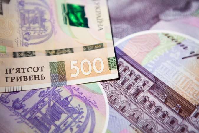 Українці знову понесли гроші до банків: опубліковано цифри