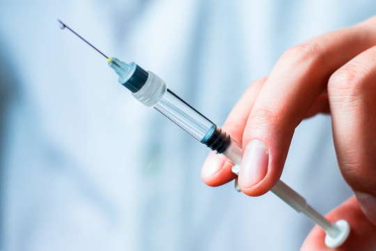 Названо симптоми коронавірусу у вакцинованих: коли варто хвилюватися