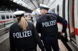У Німеччині чоловік із ножем напав на пасажирів потяга
