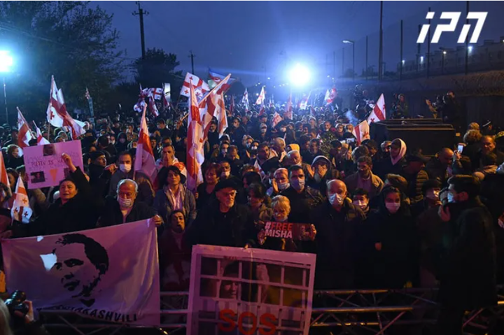 Грузинська опозиція протестує біля в’язниці, де перебуває Саакашвілі