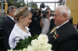 Тимошенко написала трогательный пост в память основателя Партии регионов