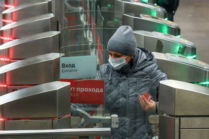 Блокують соцкартки: у російської влади свої методи боротьби з коронавірусом