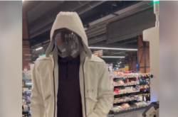 Чемпион Усик инкогнито совершил покупки в супермаркете (видео)
