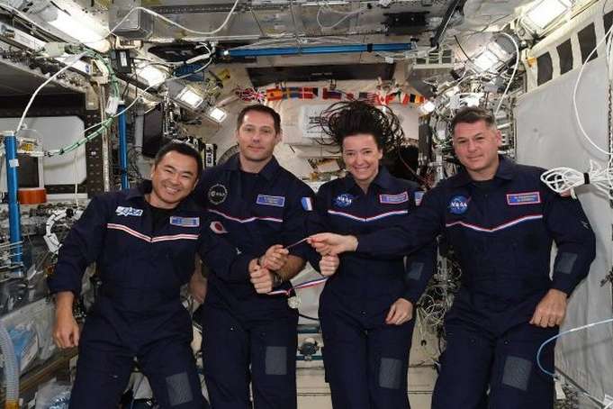 Пів року в космосі: корабель SpaceX повернув на Землю чотирьох астронавтів