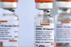Англія відкриє кордони для щеплених вакциною CoronaVac