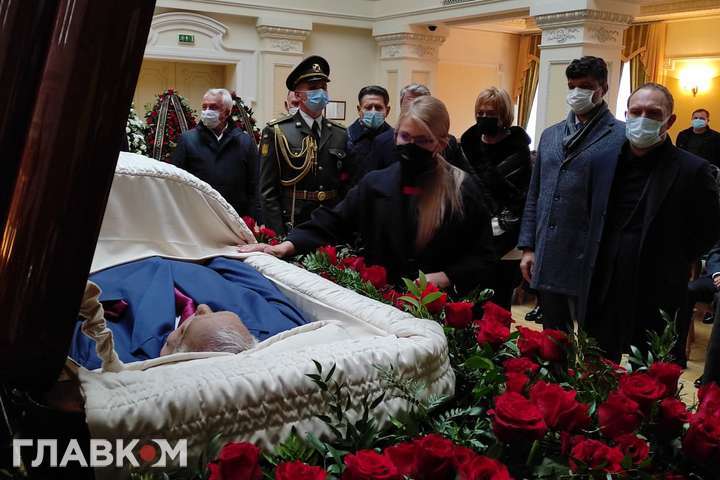 Тимошенко та Ахметов попрощалися зі Звягільським (фото)