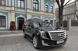 Церемонія прощання з Юхимом Звягільським проходить у клубі Кабміну