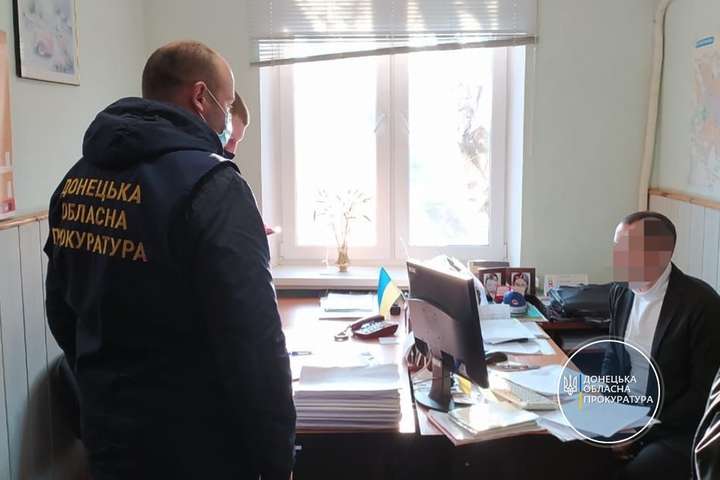 Донецького посадовця підозрюють у привласненні пенсій жителів окупованих територій