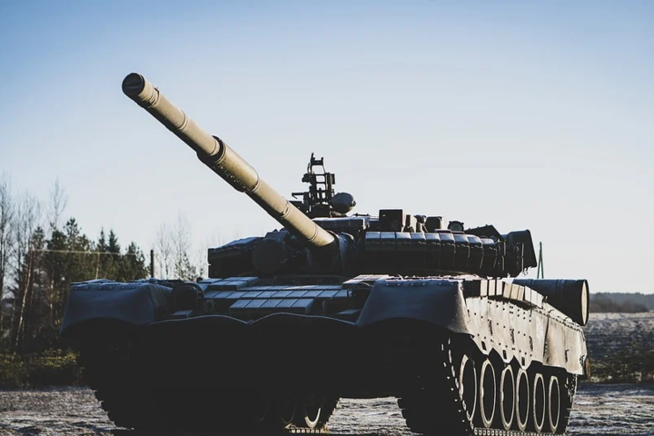 Запад обескуражен: Россия перебрасывает танки к украинской границе