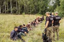 Мінськ відправляє біженців із Близького Сходу на кордони Польщі та країн Балтії