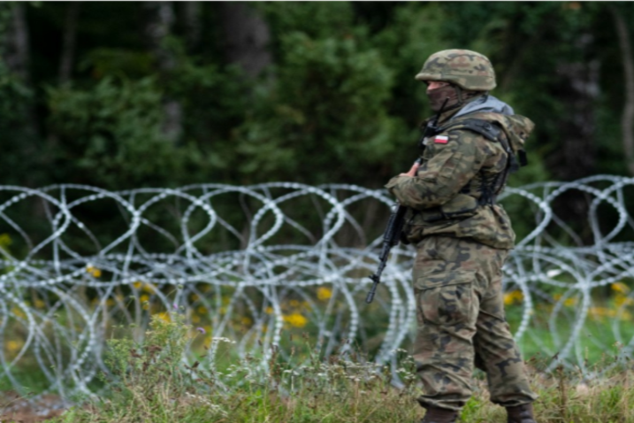 Польська армія допомагає прикордонникам стримувати мігрантів - Польща стягнула на кордон із Білоруссю 13 тисяч військових