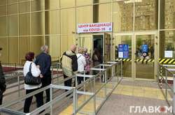 Від початку вакцинальної кампанії в Україні щеплено однією дозою майже 11,7 млн людей