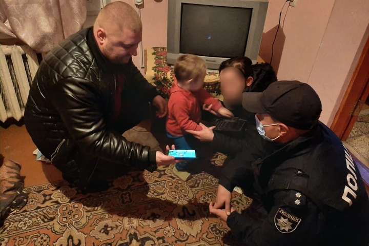 На Київщині поліція розшукала зниклого дворічного хлопчика (фото)