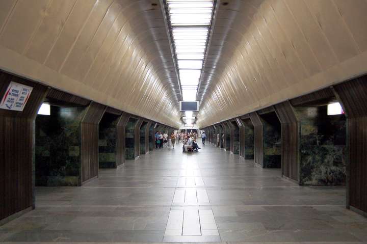 У Києві закрили дві станції метро через повідомлення про вибухівку