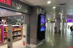 Серед кафе і магазинів дьюті-фрі в аеропорту немає жодної книгарні