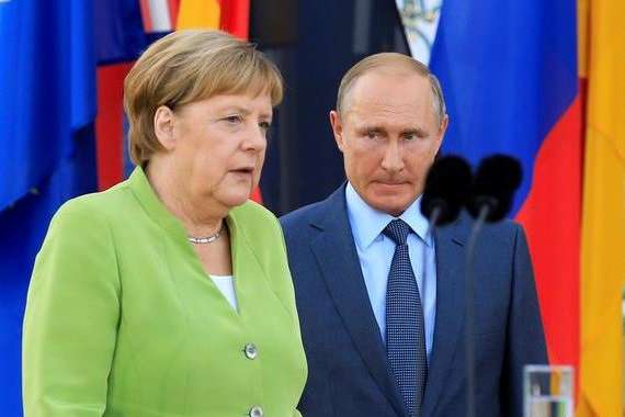 У Москві зазначили, що розмова відбулася з ініціативи німецької сторони та глави держав умовилися продовжити контакти - Криза на кордоні з ЄС. Стало відомо, чому Меркель дзвонить Путіну, а не Лукашенку