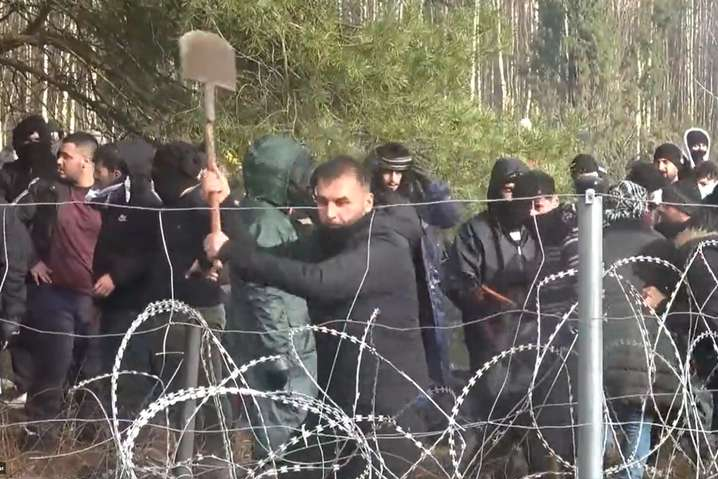 Миграционный коллапс на границе с ЕС. Лукашенко бросил тень на Украину