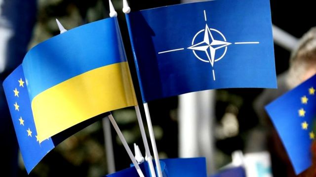 Вступление в НАТО поддерживают 58% украинцев, в Евросоюз – 62%