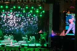 Після політики Вакарчук заробляє в теплих краях (фото, відео)