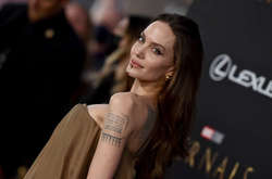 Анджелина Джоли