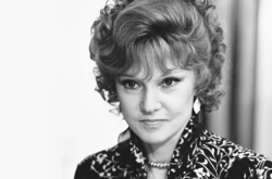  Всего за свою карьеру Людмила Гурченко сыграла 130 ролей 