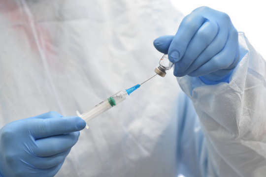 Головний санітарний лікар назвав вакцини проти Covid-19 із найменшою «побочкою»