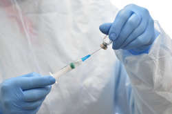 Головний санітарний лікар назвав вакцини проти Covid-19 із найменшою «побочкою»