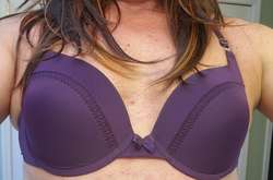 Блогерша раскрыла секрет бантика на бюстгальтере