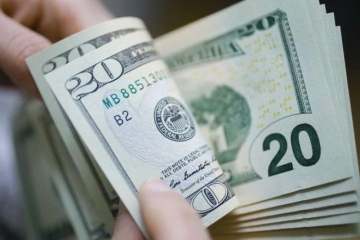 Что будет с курсом доллара в ноябре: эксперт рассказал, стоит ли покупать валюту