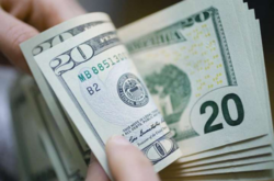 Что будет с курсом доллара в ноябре: эксперт рассказал, стоит ли покупать валюту