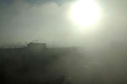 Столицю накрив непроглядний туман (фото)