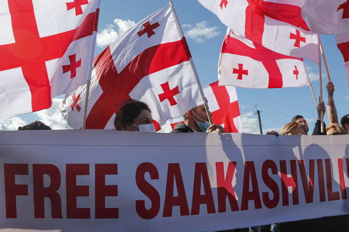 Прихильники Саакашвілі наголошують, що протестуватимуть доти, доки влада Грузії не виконає їхні вимоги - У центрі Тбілісі розпочалася акція на підтримку Саакашвілі