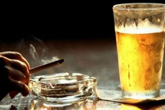 В Україні за рік відчутно подорожчали алкоголь та цигарки